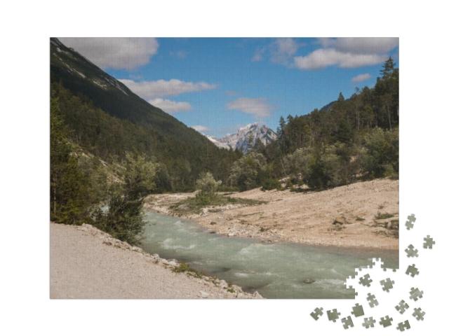 Puzzel 1000 stukjes „Uitzicht op de Isar bij het dorp Scharnitz, Oostenrijkse Alpen“