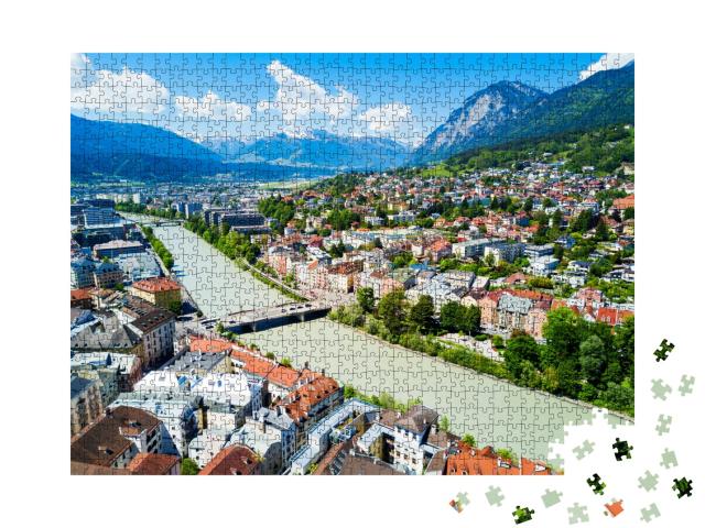 Puzzle 1000 Teile „Fluss Inn und Innsbrucker Stadtzentrum von oben“
