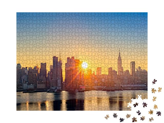 Puzzle 1000 Teile „Midtown Manhattan im Sonnenaufgang“
