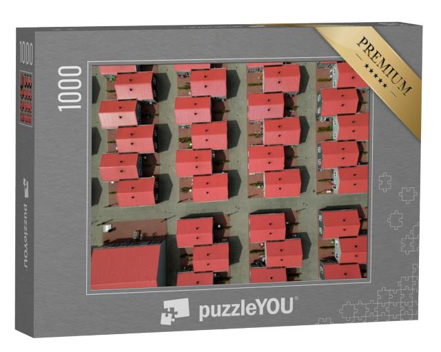 Puzzel 1000 stukjes „Close-up van huizen voor seizoensarbeiders in een landbouwgebied, Flevoland, Nederland“