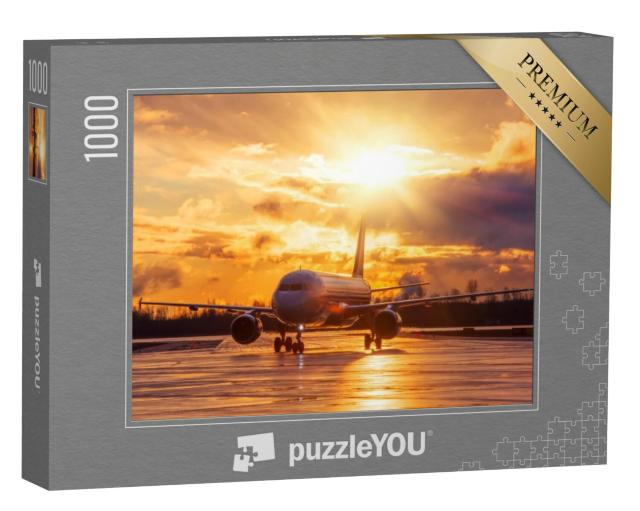 Puzzel 1000 stukjes „Vliegtuigen op de startbaan in de gloedvolle zonsondergang“