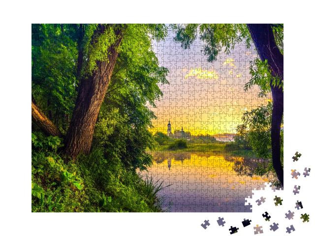 Puzzle 1000 Teile „Stimmungsvoller Sonnenaufgang über einer kleinen Insel im See“
