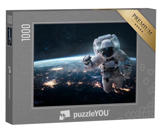 Puzzel 1000 stukjes „Een astronaut zweeft 's nachts boven de aarde“