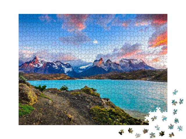 Puzzle 1000 Teile „Torres del Paine über dem Pehoe-See, Patagonien, Chile“