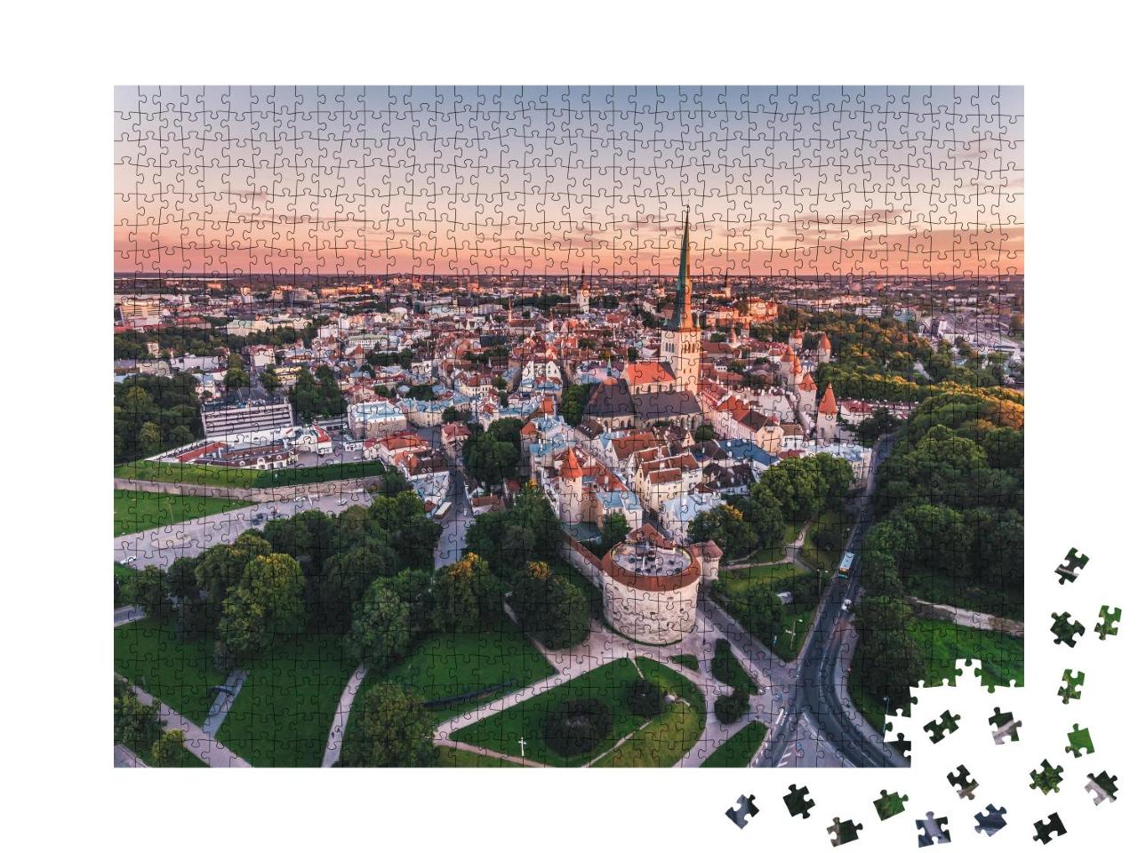 Puzzle 1000 Teile „Luftaufnahme der Altstadt von Tallinn bei Sonnenuntergang, Estland“