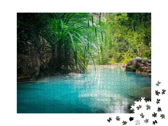 Puzzle 1000 Teile „Türkisfarbenes Wasser des Erawan-Kaskaden-Wasserfalls, Thailand“