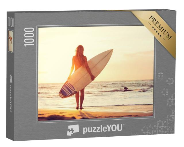 Puzzel 1000 stukjes „Surfer op het strand bij zonsondergang“