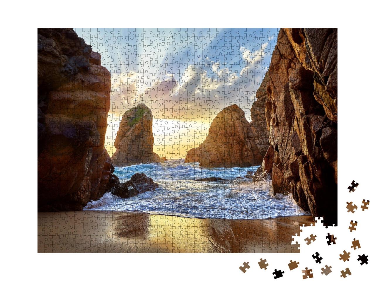 Puzzle 1000 Teile „Sandstrand zwischen Felsen am Abend, Kap Roca, Portugal“