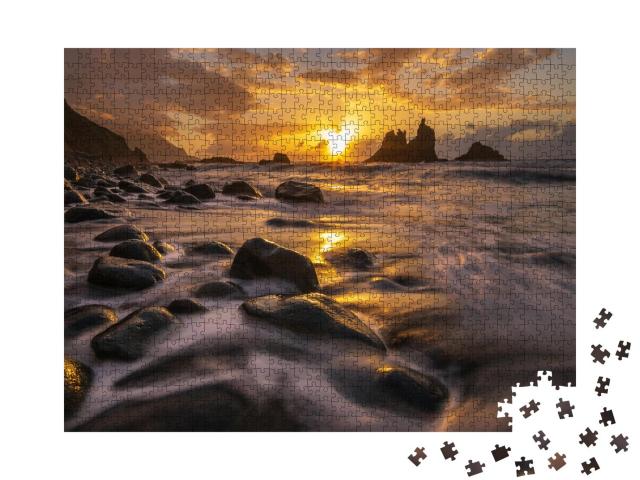 Puzzle 1000 Teile „Glühender Sonnenuntergang an der Küste von Teneriffa“