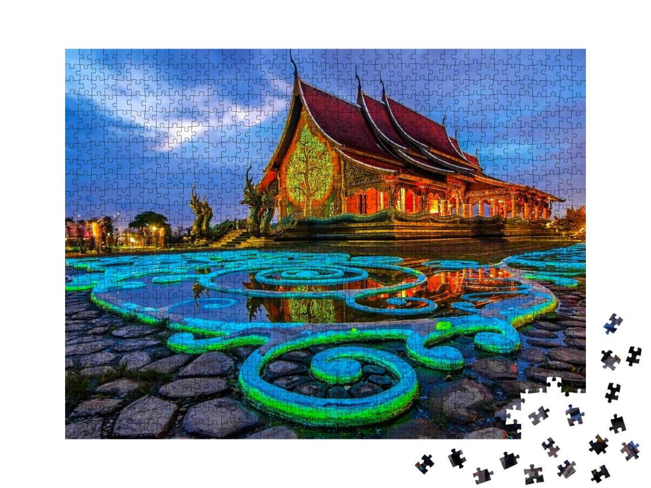 Puzzle 1000 Teile „Thailändischer Tempel: Sirindhorn Wararam Phu Prao am Abend“