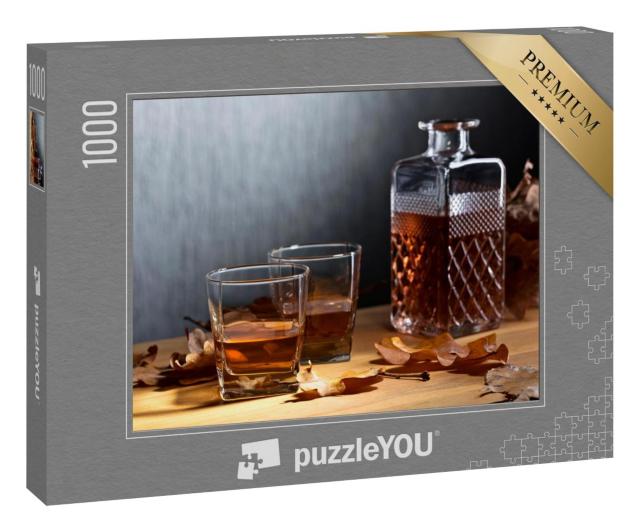 Puzzle 1000 Teile „Whiskey und vertrocknete Eichenblätter auf einem alten Holztisch“