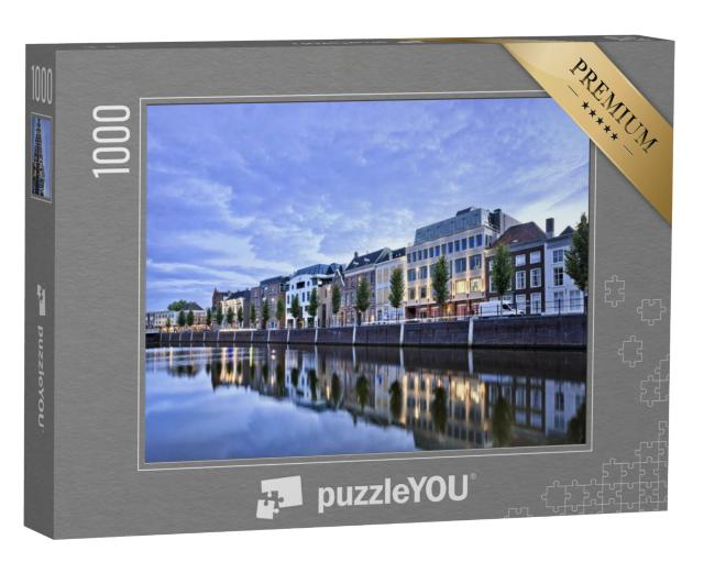 Puzzel 1000 stukjes „Statige villa's weerspiegeld in een haven bij schemering, Breda“