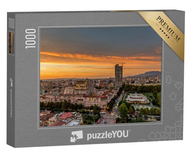 Puzzel 1000 stukjes „Fantastische zonsondergang boven Tirana, hoofdstad van Albanië“