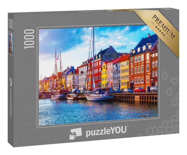 Puzzle 100 Teile „Sonnenuntergang mit Blick auf den Pier in Nyhavn: Schiffe, Yachten und farbige Häuser“