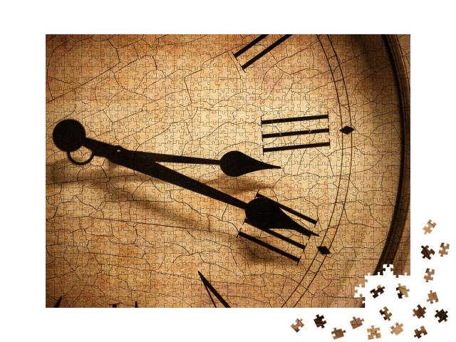 Puzzle 1000 Teile „Klassisches Uhrenziffernblatt mit Rissen, Nahaufnahme einer Uhr “