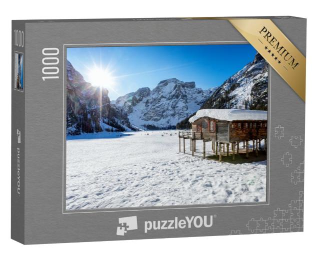 Puzzel 1000 stukjes „Het meer van Braies op een koude winterochtend met sneeuw, Italië“