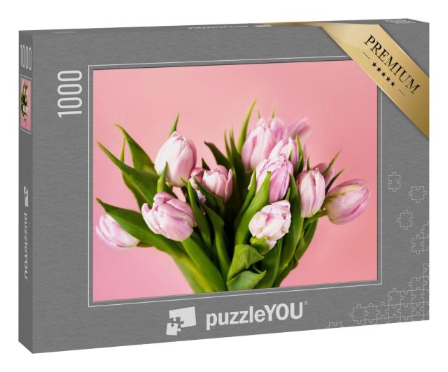 Puzzle 1000 Teile „Nahaufnahme eines Straußes, rosa Tulpen vor einem rosa Hintergrund, Muttertag“