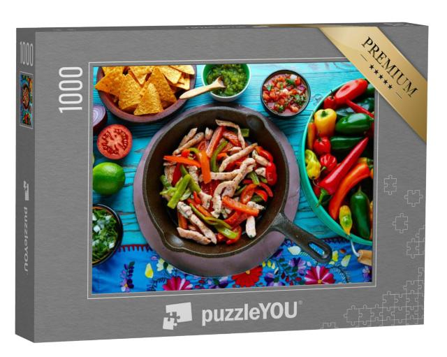 Puzzel 1000 stukjes „Kip fajitas in een pan met sauzen, chili en bijgerechten“