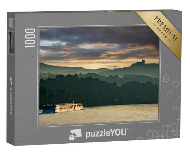 Puzzel 1000 stukjes „Riviercruiseschip op de Donau bij zonsondergang, Melk, Neder-Oostenrijk“