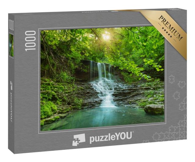 Puzzle 1000 Teile „Wasserfall mit schnell fließndem Wasser und Felsen, Regenwald, lange Belichtung“