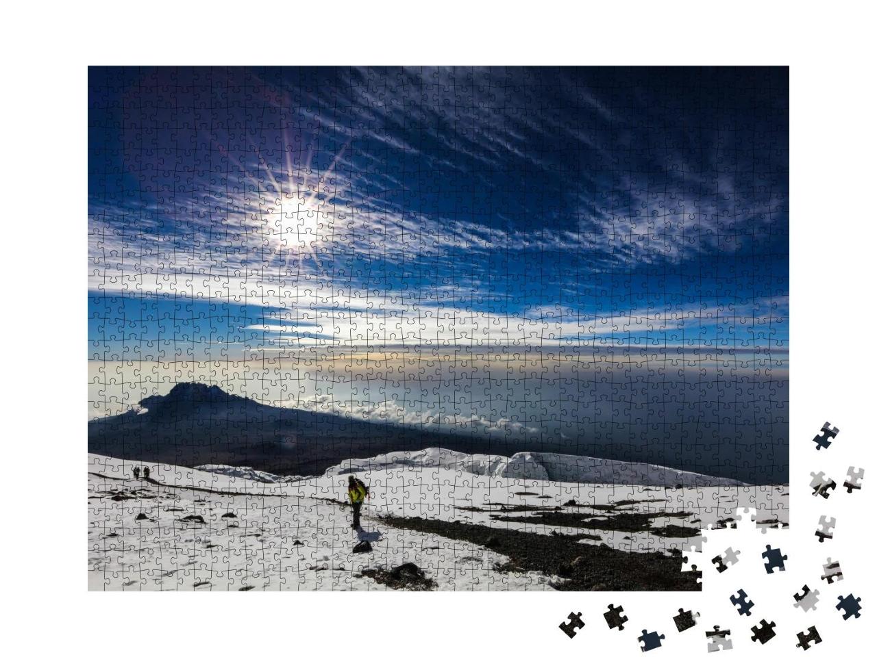 Puzzle 1000 Teile „Schnee und Eis in Afrika: Gipfel des Kilimandscharo bei Sonnenaufgang“