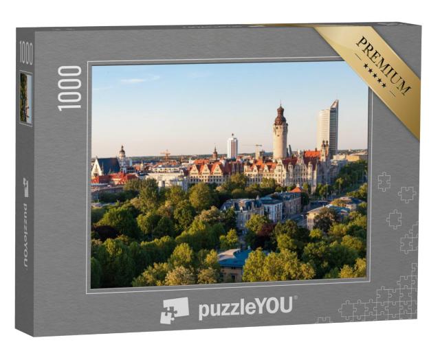 Puzzel 1000 stukjes „Skyline van Leipzig met stadhuis bij zonsondergang, Duitsland“