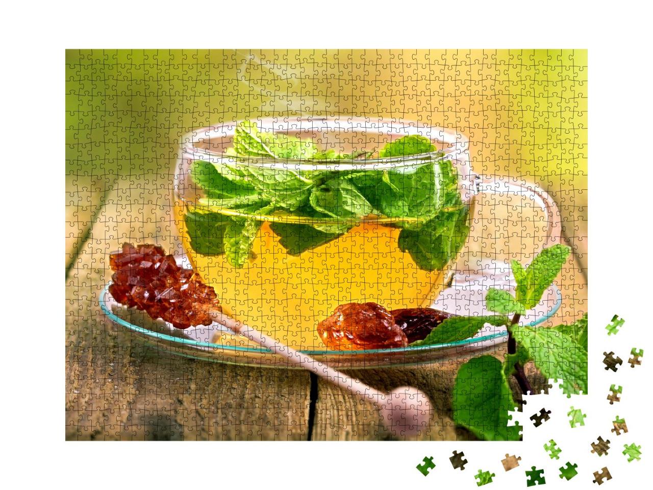 Puzzle 1000 Teile „Tee in Glastasse mit Minzblatt und braunem Rohrzucker“