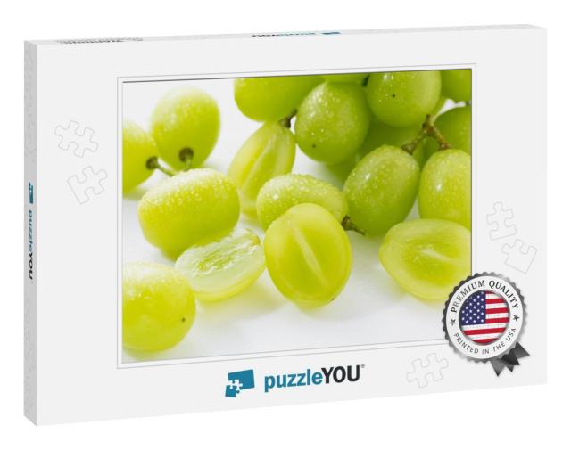 A Lot of Shine-Muscat Grapes & Cut Shine-Muscat Grapes on... Jigsaw Puzzle