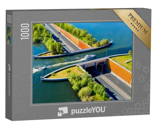 Puzzel 1000 stukjes „Aquadukt Veluwemeer, een zeilboot vaart op het meer boven de snelweg“