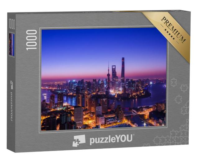 Puzzel 1000 stukjes „Shanghai skyline in het blauwrode avondlicht“