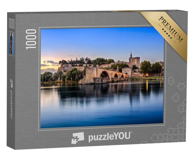 Puzzel 1000 stukjes „De brug van Avignon met het paleis van de paus en de Rhône, zonsopgang, Frankrijk“