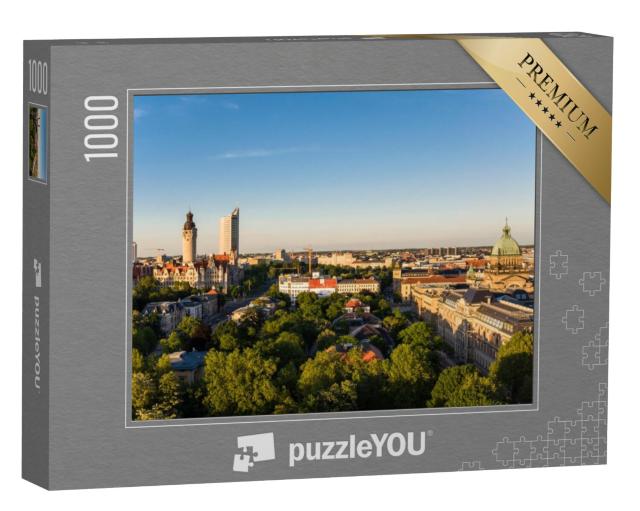 Puzzel 1000 stukjes „Skyline van Leipzig met stadhuis bij zonsondergang, Duitsland“