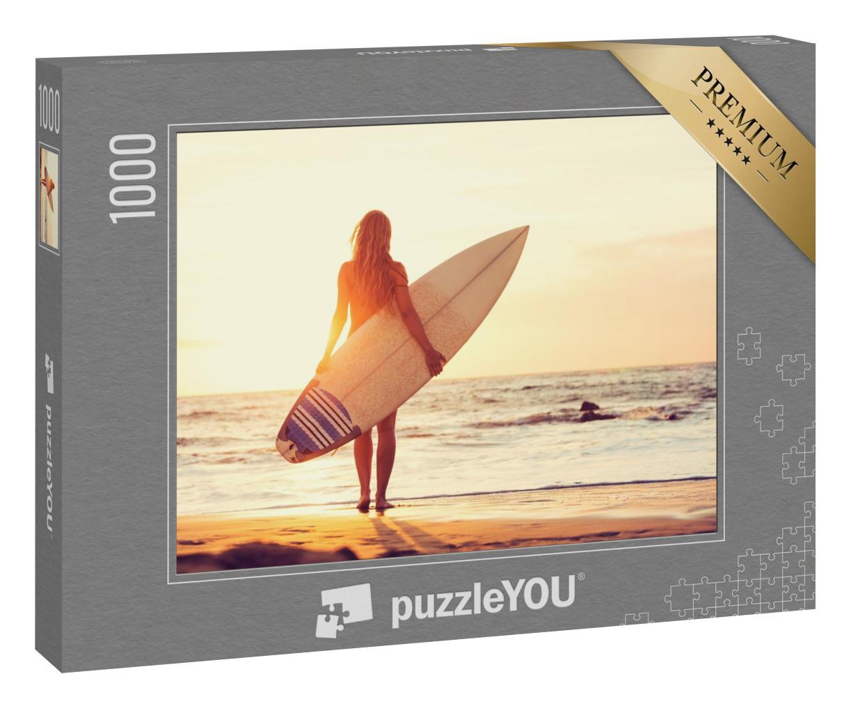 Puzzle 1000 Teile „Surferin am Strand bei Sonnenuntergang“