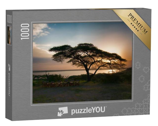 Puzzel 1000 stukjes „Toerist gebruikt het bijgebouw in de bush, Serengeti, Tanzania, Afrika“