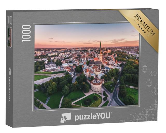 Puzzel 1000 stukjes „Luchtfoto van de oude binnenstad van Tallinn bij zonsondergang, Estland“