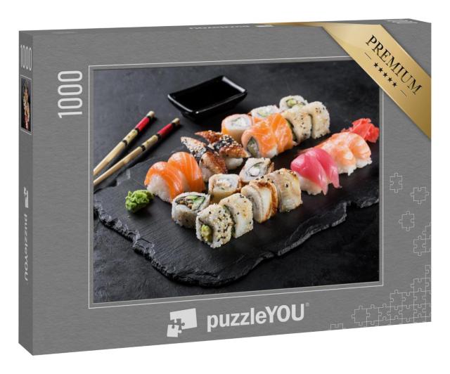 Puzzle 1000 Teile „Sushi-Rollen-Set auf schwarzem Stein, Schiefer“
