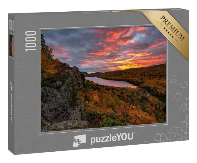 Puzzle 1000 Teile „Feuriger Sonnenaufgang über dem Lake of the Clouds, Michigan“