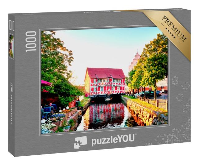 Puzzle 1000 Teile „Rotes Fachwerkhaus in Wismar am Kanal, Deutschland“