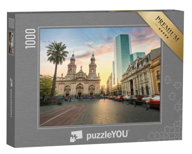 Puzzel 1000 stukjes „Plaza de Armas: Santiago Metropolitan Cathedral bij zonsondergang, Chili“