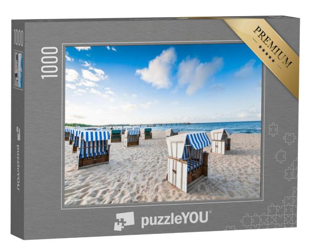 Puzzel 1000 stukjes „Strandstoelen op het lege zandstrand aan de Baltische Zee“