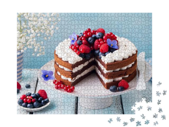 Puzzle 1000 Teile „Schokoladenkuchen mit Schlagsahne und frischen Beeren“