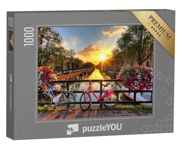 Puzzel 1000 stukjes „Prachtige zonsopgang boven Amsterdam, met bloemen en fietsen op de brug“