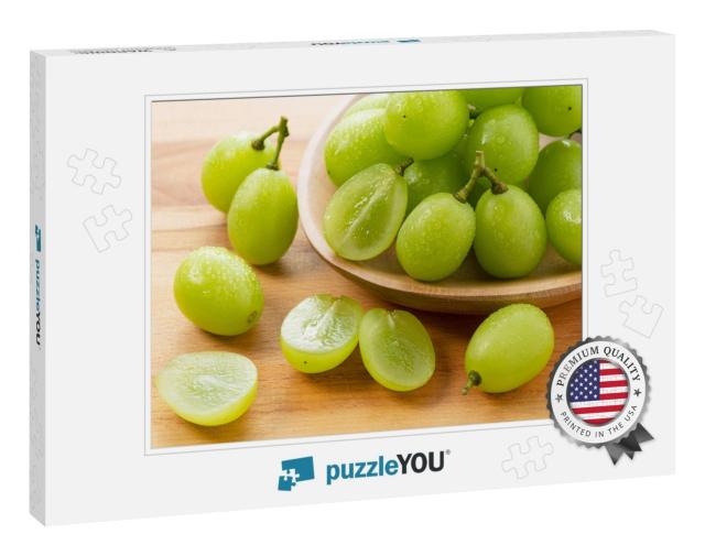 A Lot of Shine-Muscat Grapes & Cut Shine-Muscat Grapes on... Jigsaw Puzzle