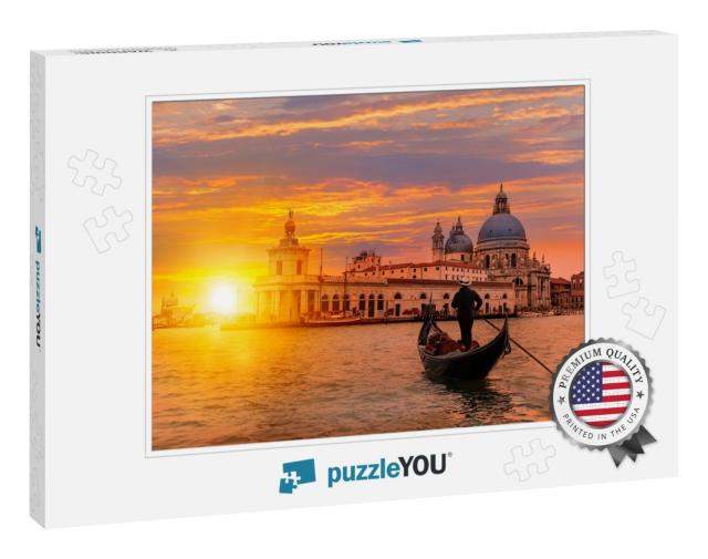 Venetian Gondolier Punting Gondola Through Green Canal Wa... Jigsaw Puzzle
