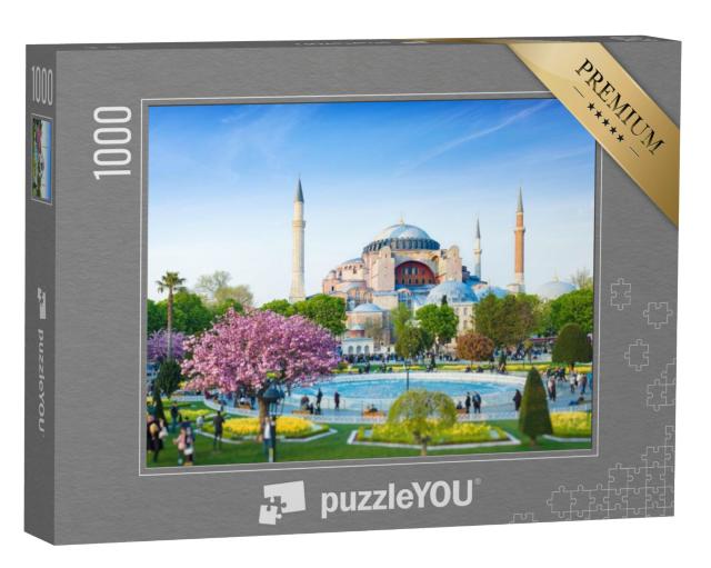 Puzzel 1000 stukjes „Sultanahmet district in Istanbul, Turkije. Vlakbij ligt de beroemde Hagia Sophia.“