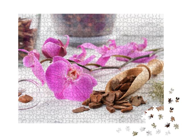 Puzzle 1000 Teile „Wunderschönes Arrangement, im Mittelpunkt eine lila Orchidee“