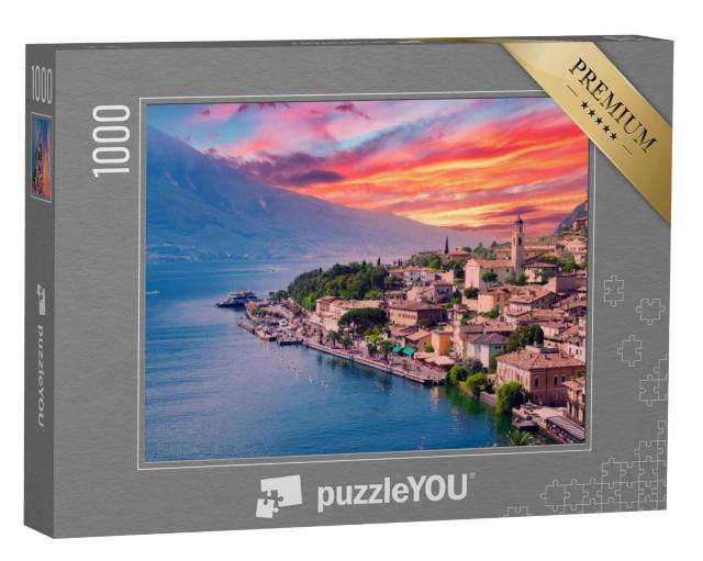 Puzzel 1000 stukjes „Limone sul Garda in de stralende zonsondergang, Italië“