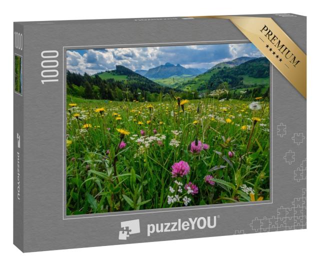 Puzzle 1000 Teile „Eine Wiese voller schöner Bergblumen vor dem Hintergrund der Mala Fatra“