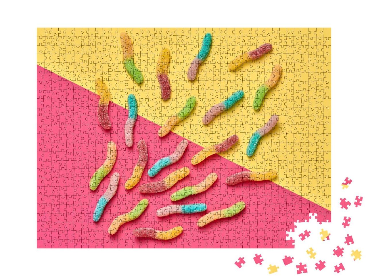 Puzzle 1000 Teile „Saure Gummibärchen auf einem gelb-rosa Hintergrund, Süßigkeiten“