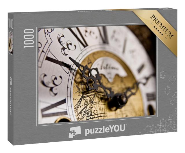 Puzzle 1000 Teile „Ein Pendeluhr-Zifferblatt im alten Stil mit Fokus auf dem Stundenzeiger“